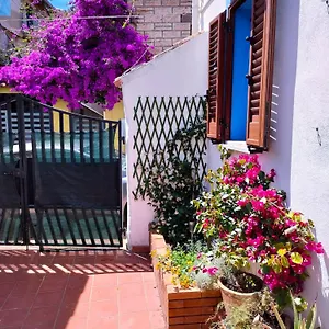 Casa vacanze Nel Cortile Della Casa Di Carta, Due Singole Unita, Torpè